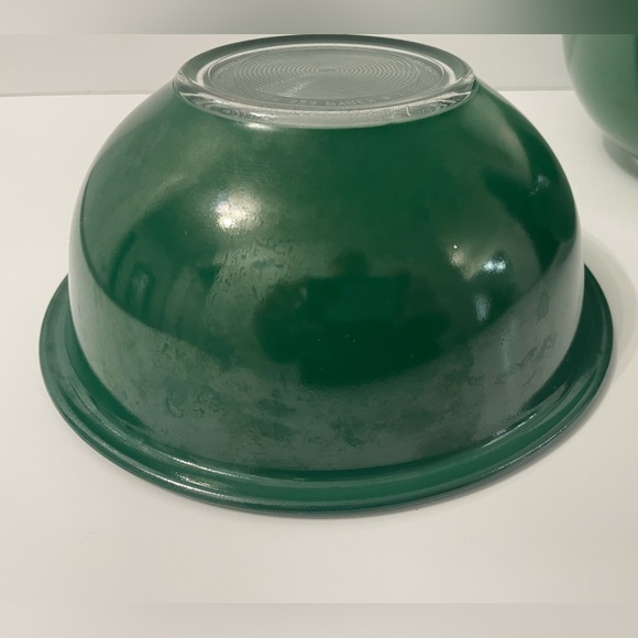 Set of 2 VTG Pyrex Glass Clear Bottom Nesting Mixing Bowls Green #323 and #325 - Picture 8 of 9